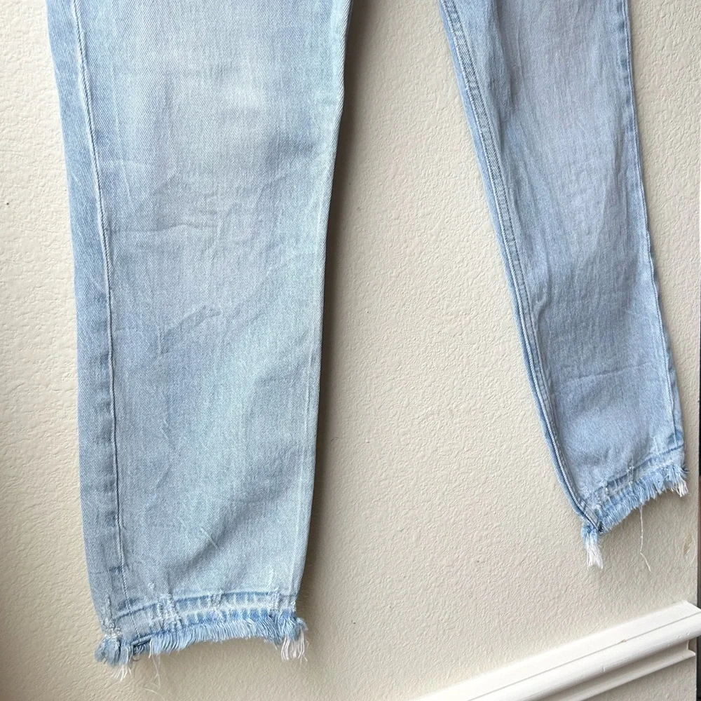 Abercrombie & Fitch High Rise Mom Jean Light Wash Sz 27